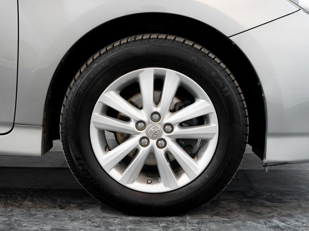 Toyota Wish 2009 - фото автомобиля