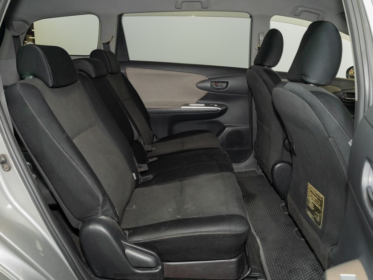 Toyota Wish 2009 - фото автомобиля