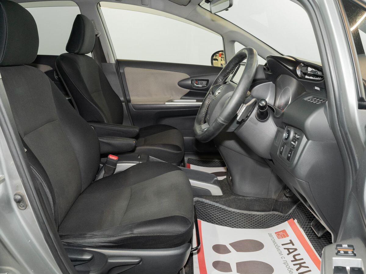 Toyota Wish 2009 - фото автомобиля