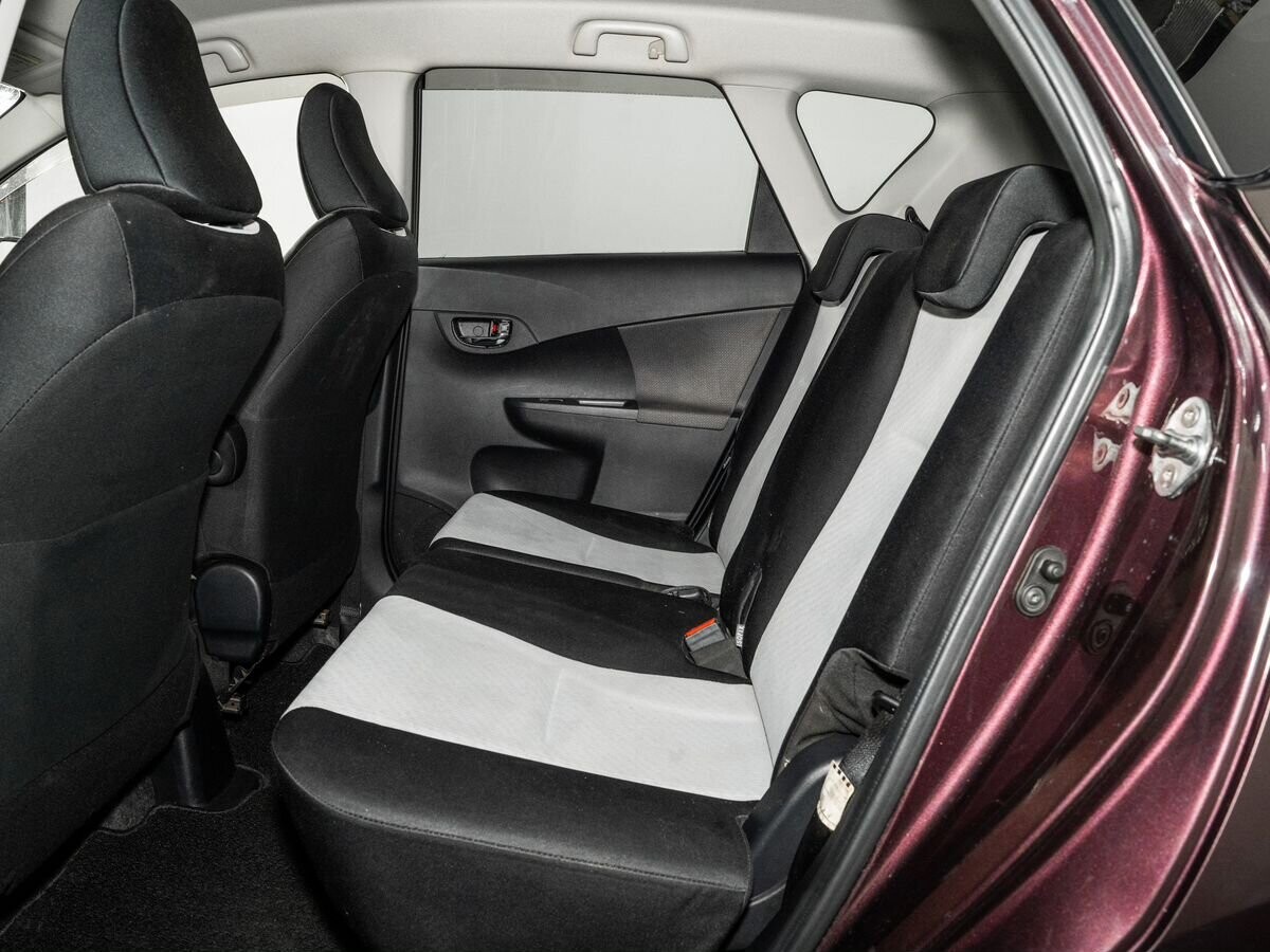 Toyota Ractis 2011 - фото автомобиля