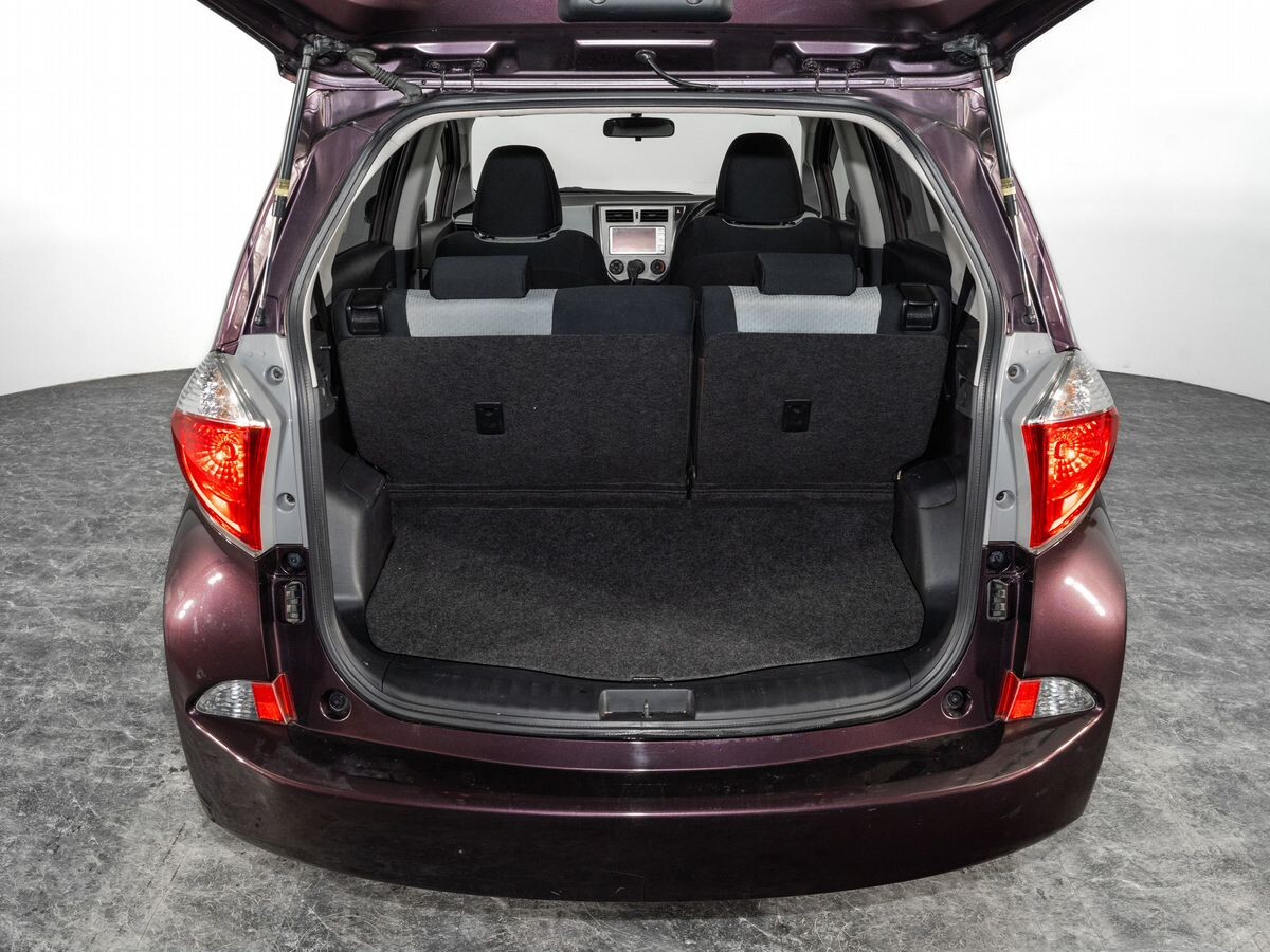 Toyota Ractis 2011 - фото автомобиля