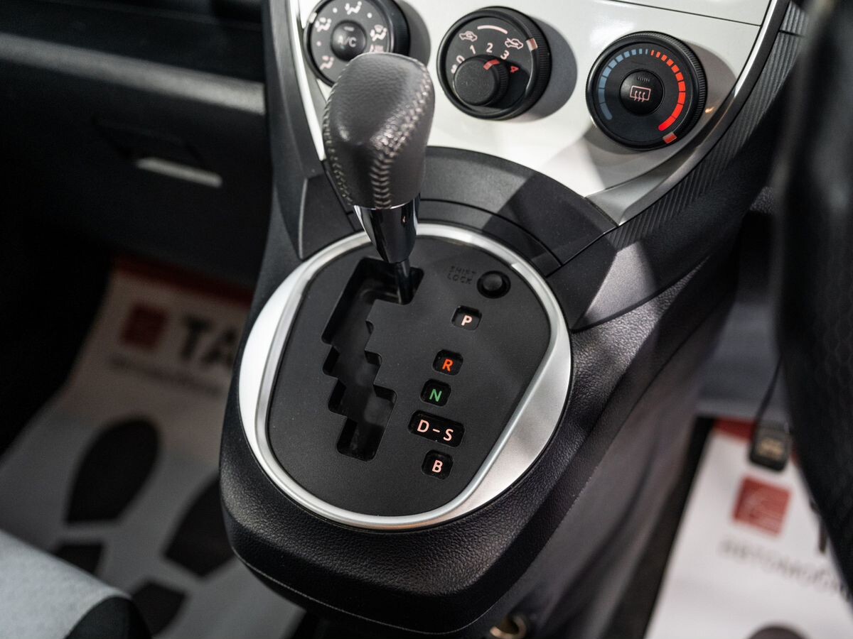 Toyota Ractis 2011 - фото автомобиля