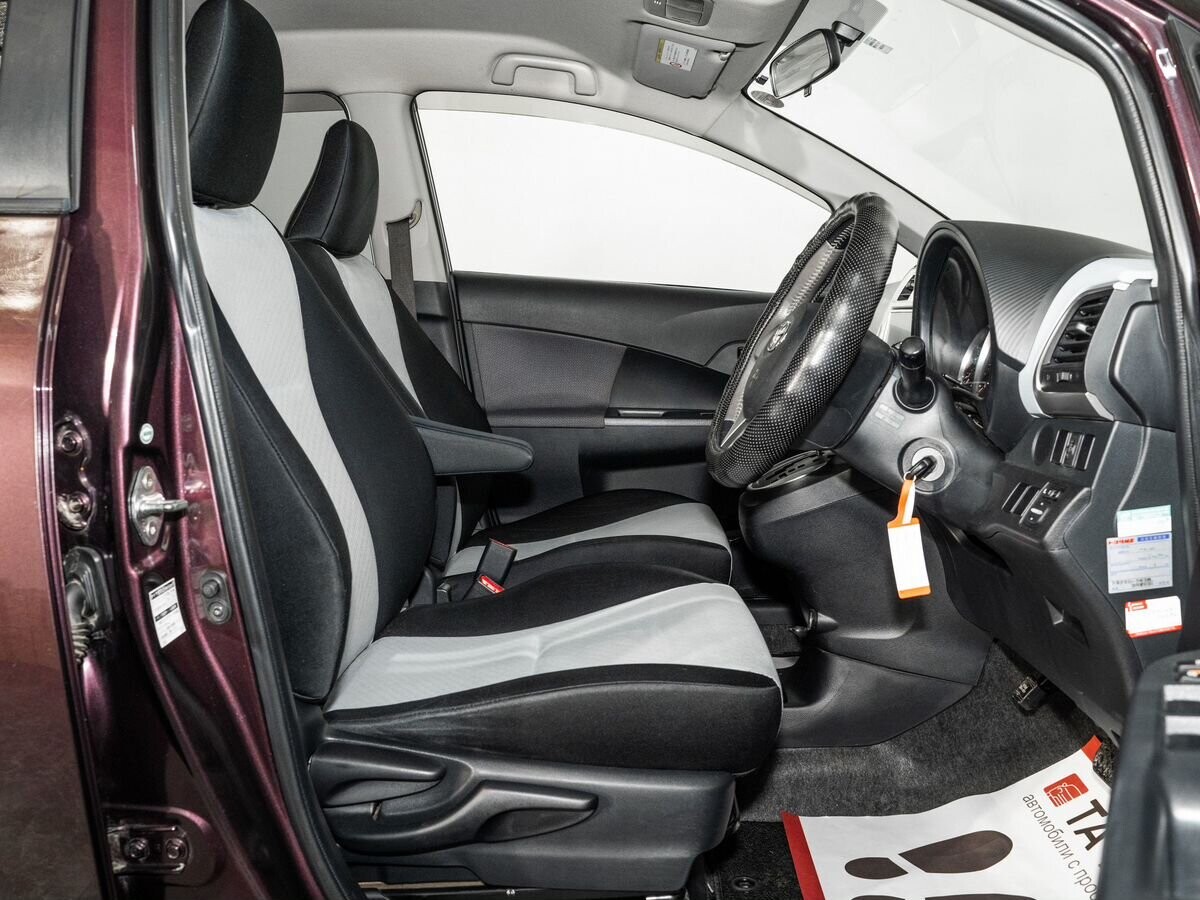 Toyota Ractis 2011 - фото автомобиля