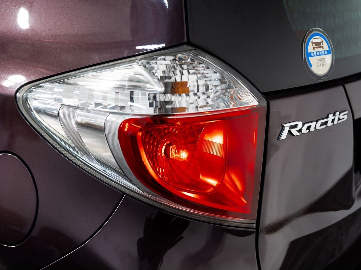Toyota Ractis 2011 - фото автомобиля