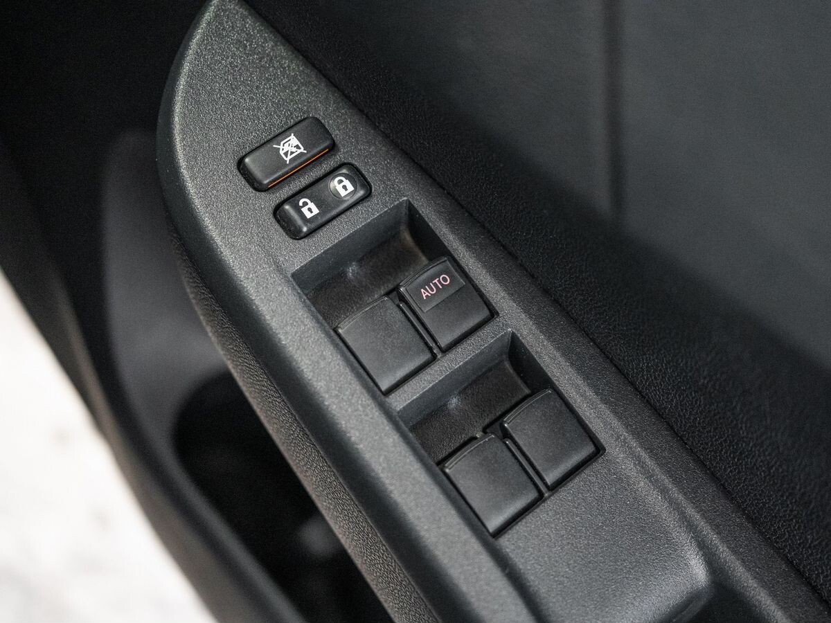 Toyota Ractis 2011 - фото автомобиля