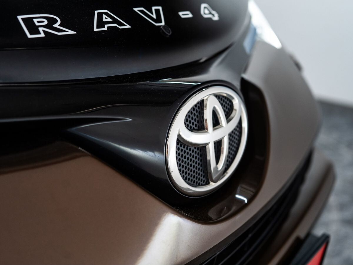 Toyota RAV4 2017 - фото автомобиля