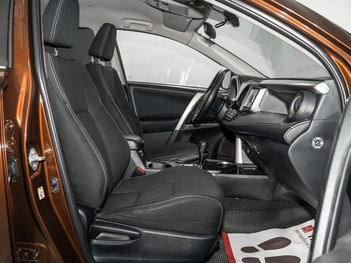 Toyota RAV4 2017 - фото автомобиля