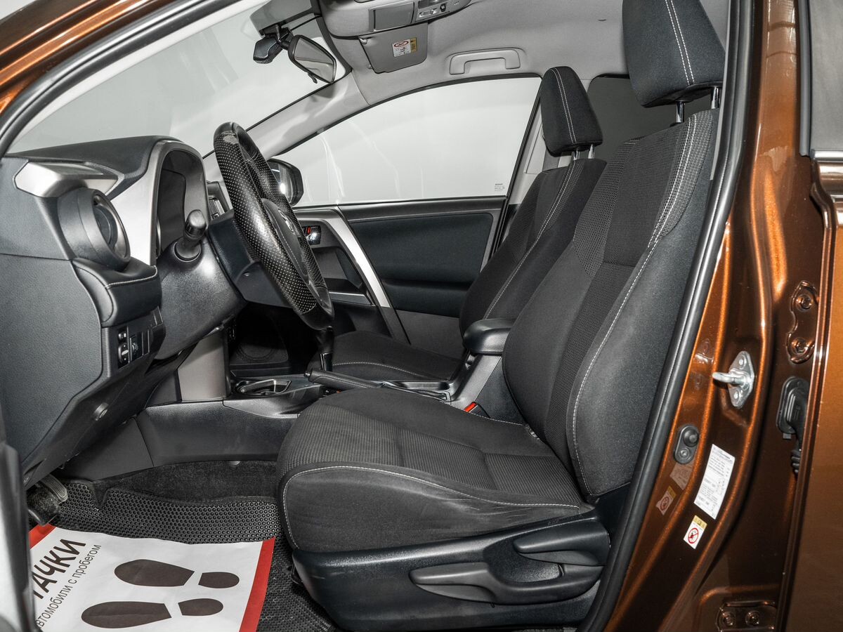 Toyota RAV4 2017 - фото автомобиля