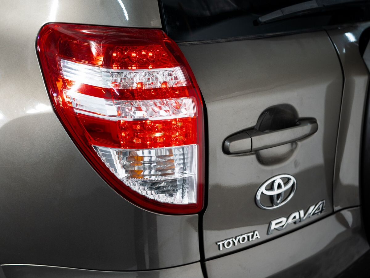 Toyota RAV4 2011 - фото автомобиля