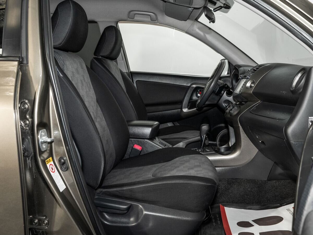 Toyota RAV4 2011 - фото автомобиля