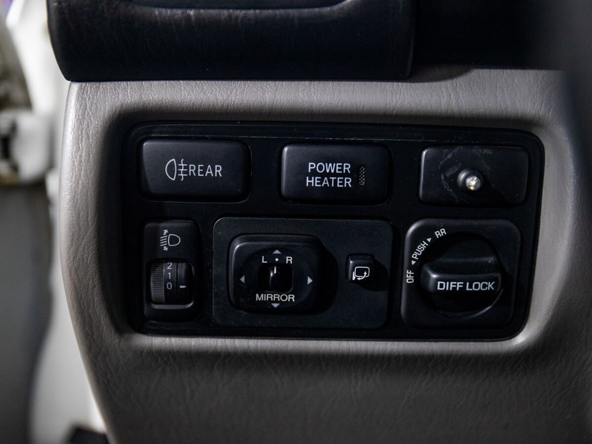 Toyota Land Cruiser 2005 - фото автомобиля