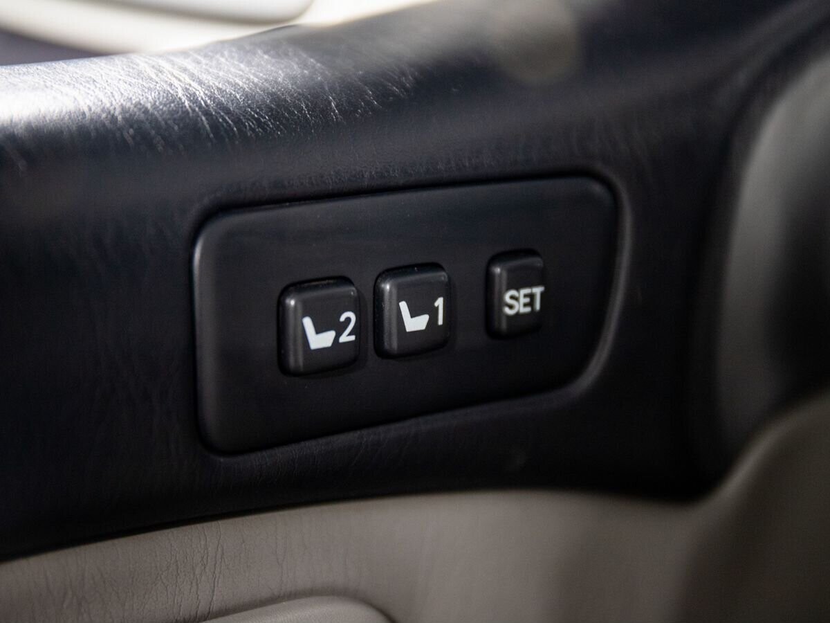 Toyota Land Cruiser 2005 - фото автомобиля