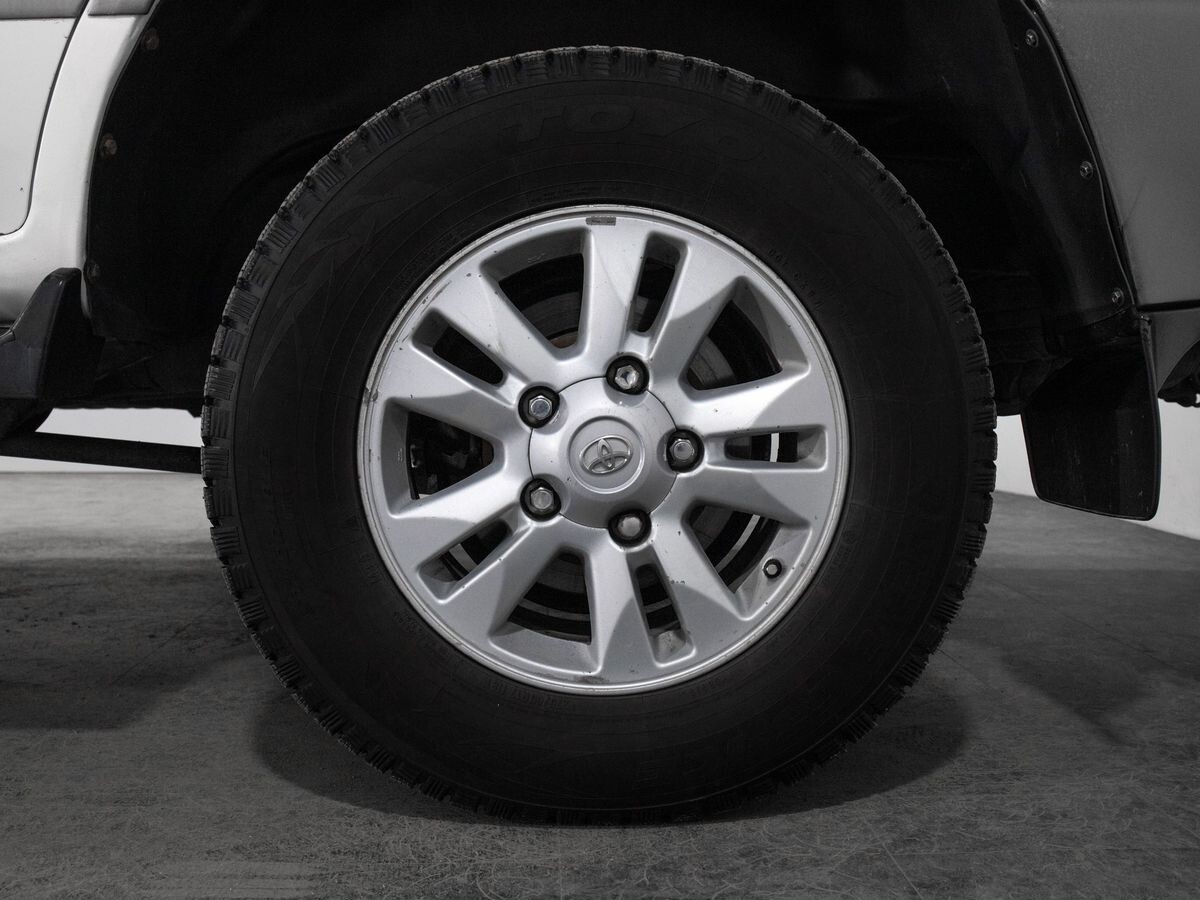 Toyota Land Cruiser 2005 - фото автомобиля