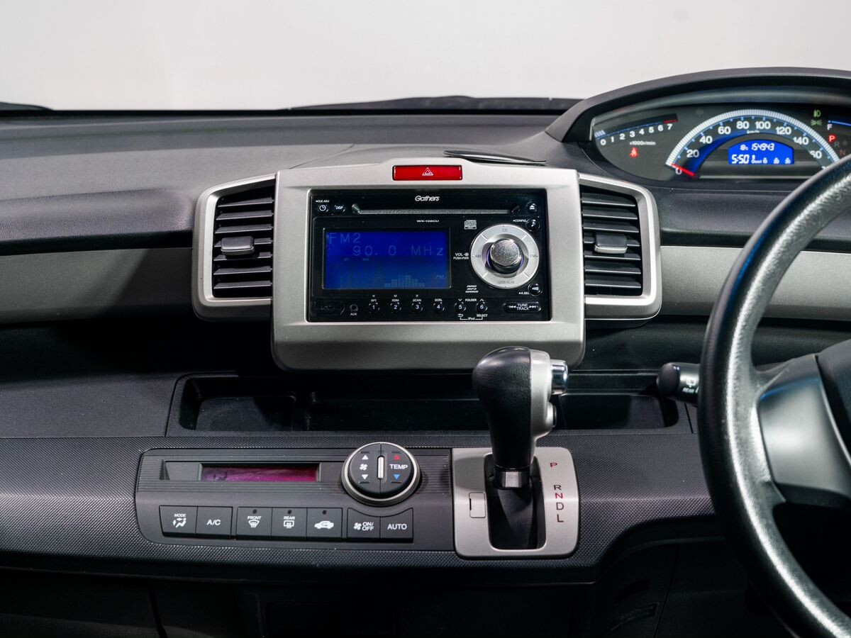 Honda Freed 2012 - фото автомобиля