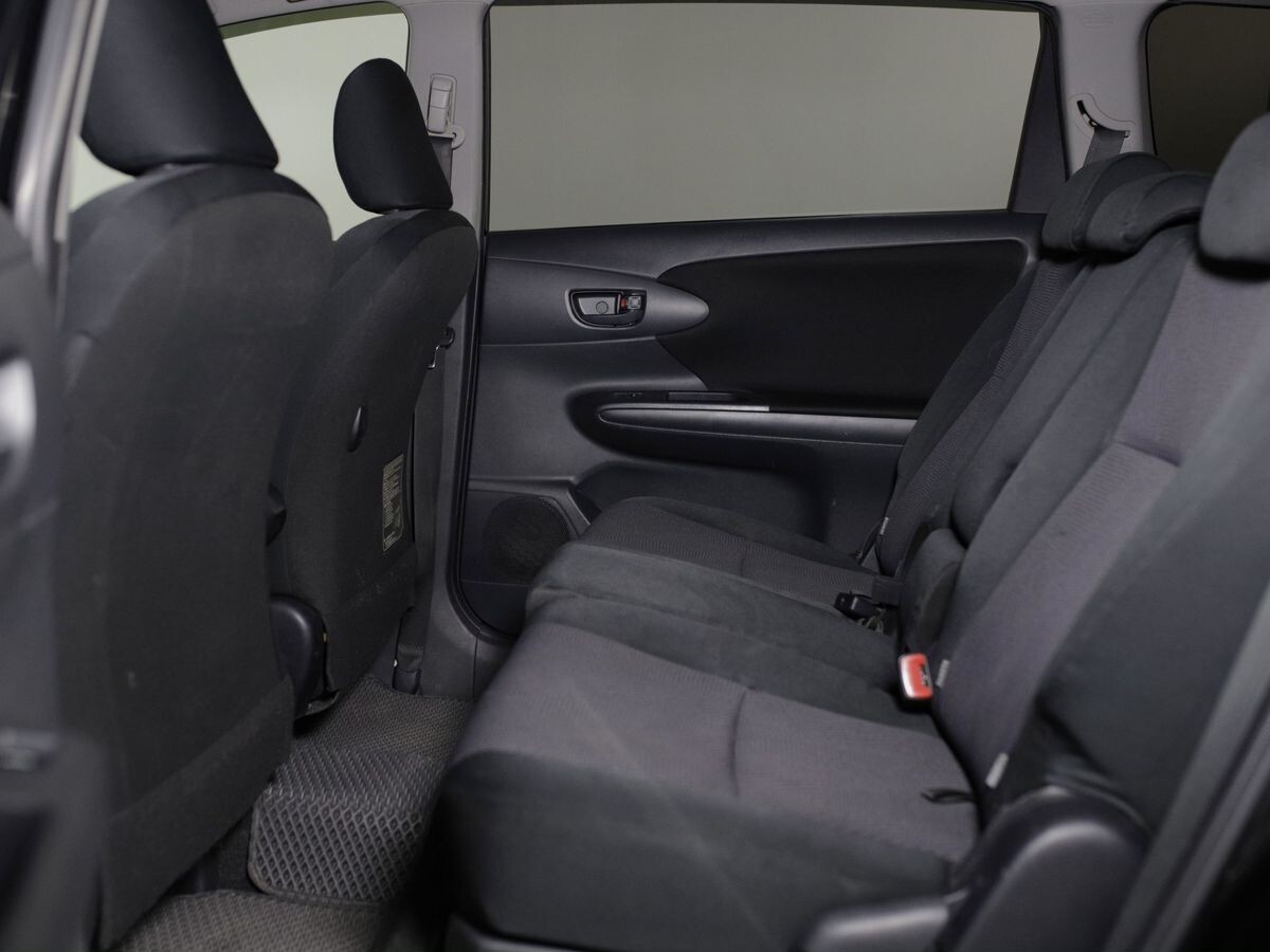 Toyota Wish 2016 - фото автомобиля