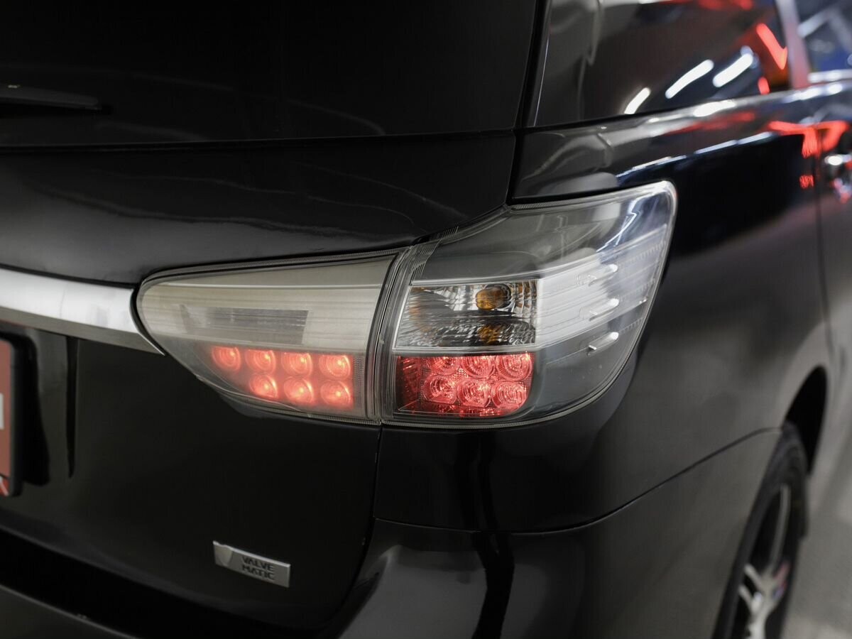 Toyota Wish 2016 - фото автомобиля