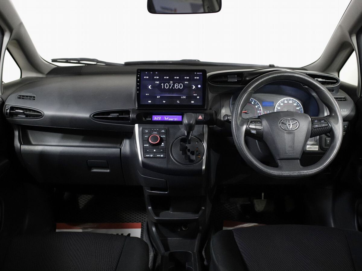 Toyota Wish 2016 - фото автомобиля