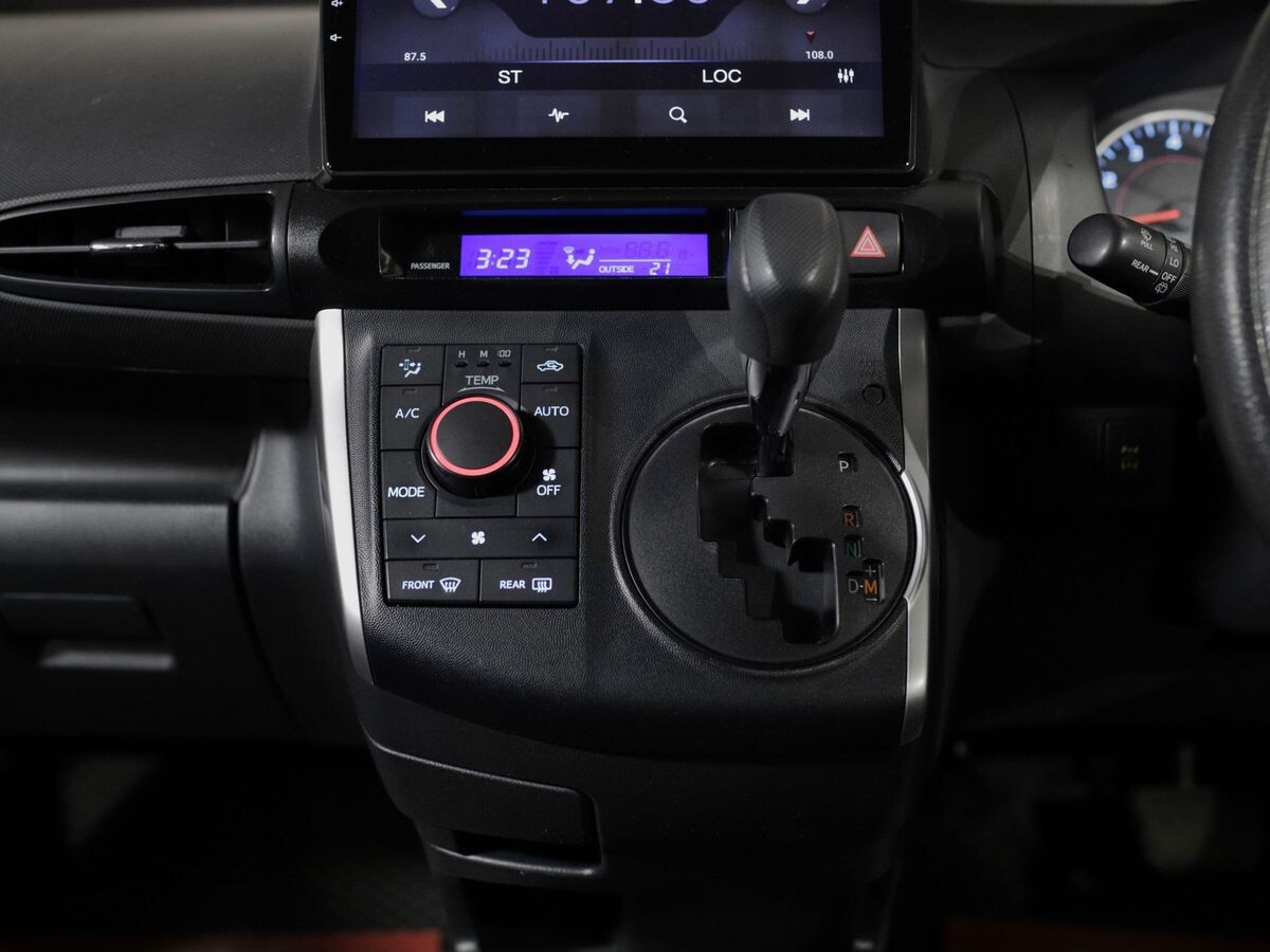 Toyota Wish 2016 - фото автомобиля