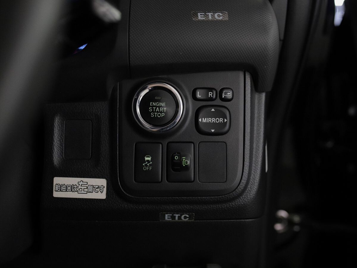 Toyota Wish 2016 - фото автомобиля