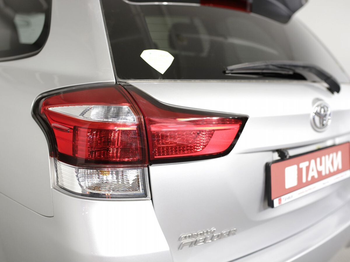 Toyota Corolla 2019 - фото автомобиля