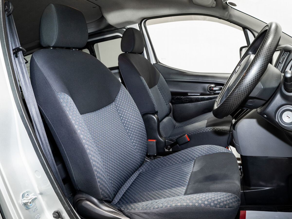 Nissan NV200 2017 - фото автомобиля