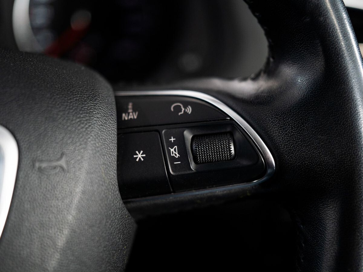 Audi Q3 2015 - фото автомобиля