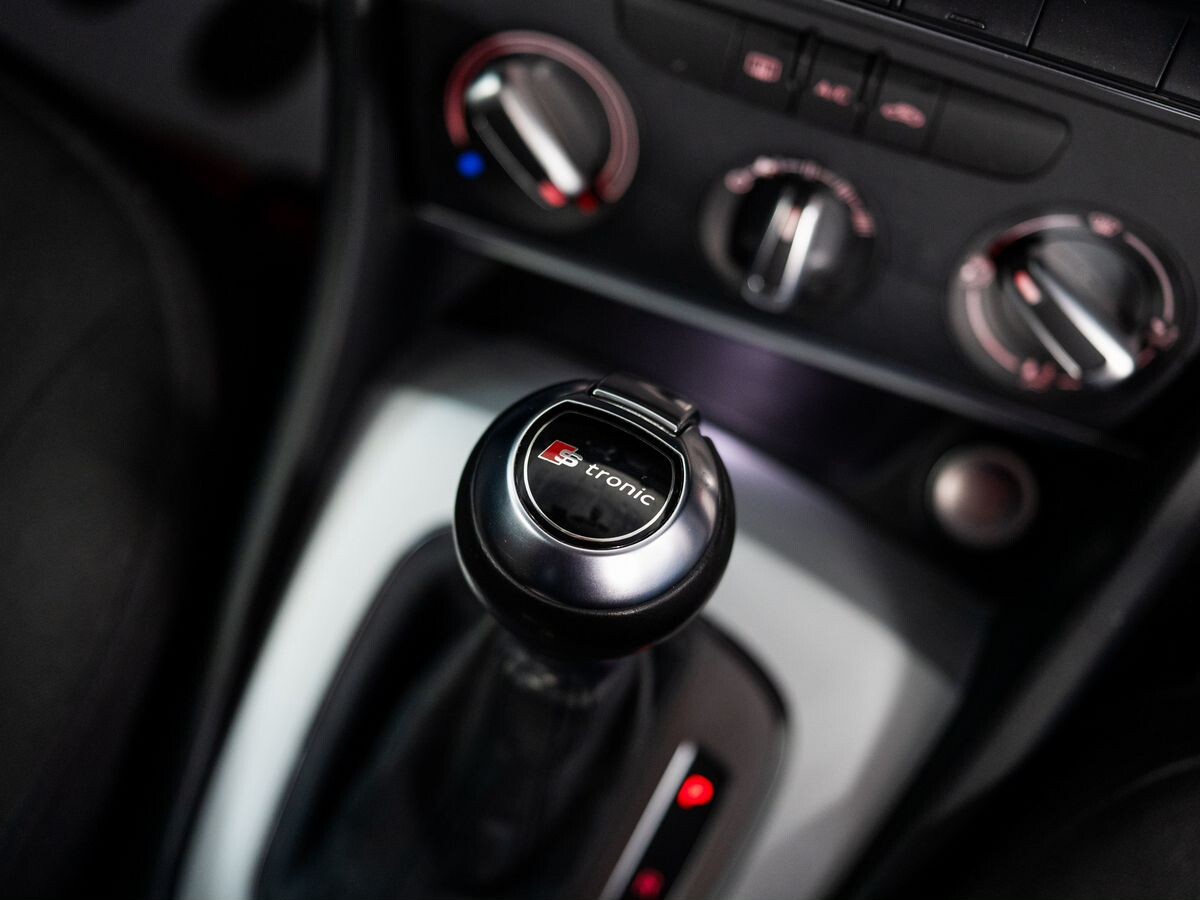 Audi Q3 2015 - фото автомобиля