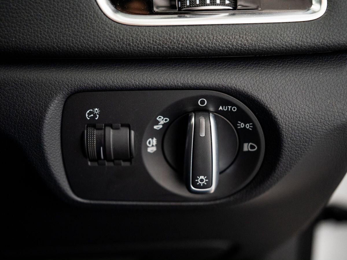 Audi Q3 2015 - фото автомобиля