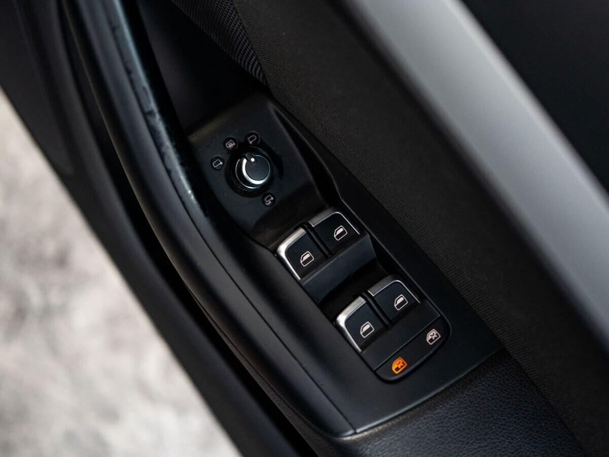 Audi Q3 2015 - фото автомобиля