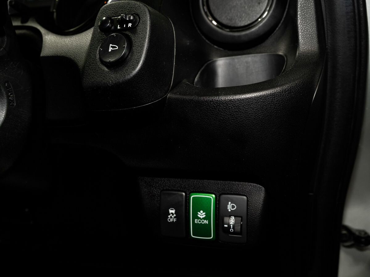 Honda Fit Shuttle 2012 - фото автомобиля