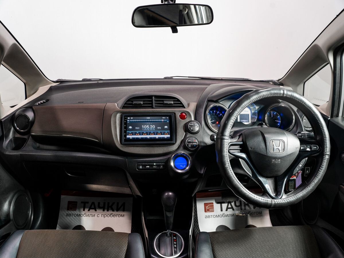 Honda Fit Shuttle 2012 - фото автомобиля