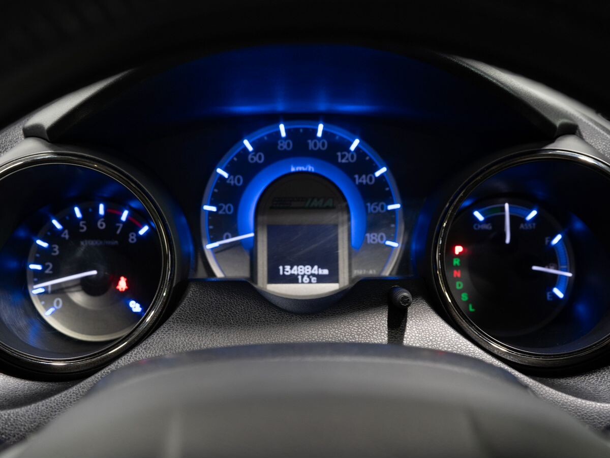 Honda Fit Shuttle 2012 - фото автомобиля