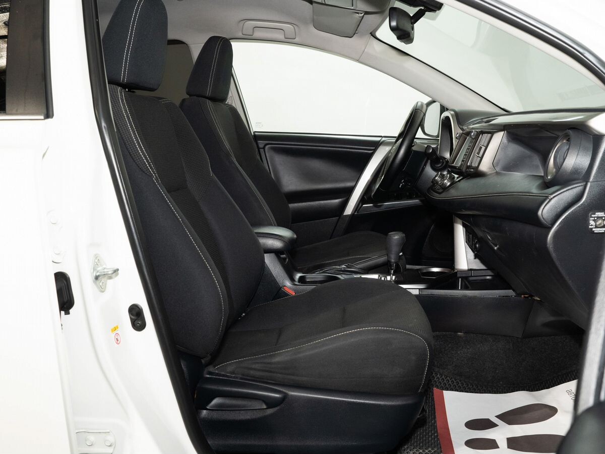 Toyota RAV4 2017 - фото автомобиля