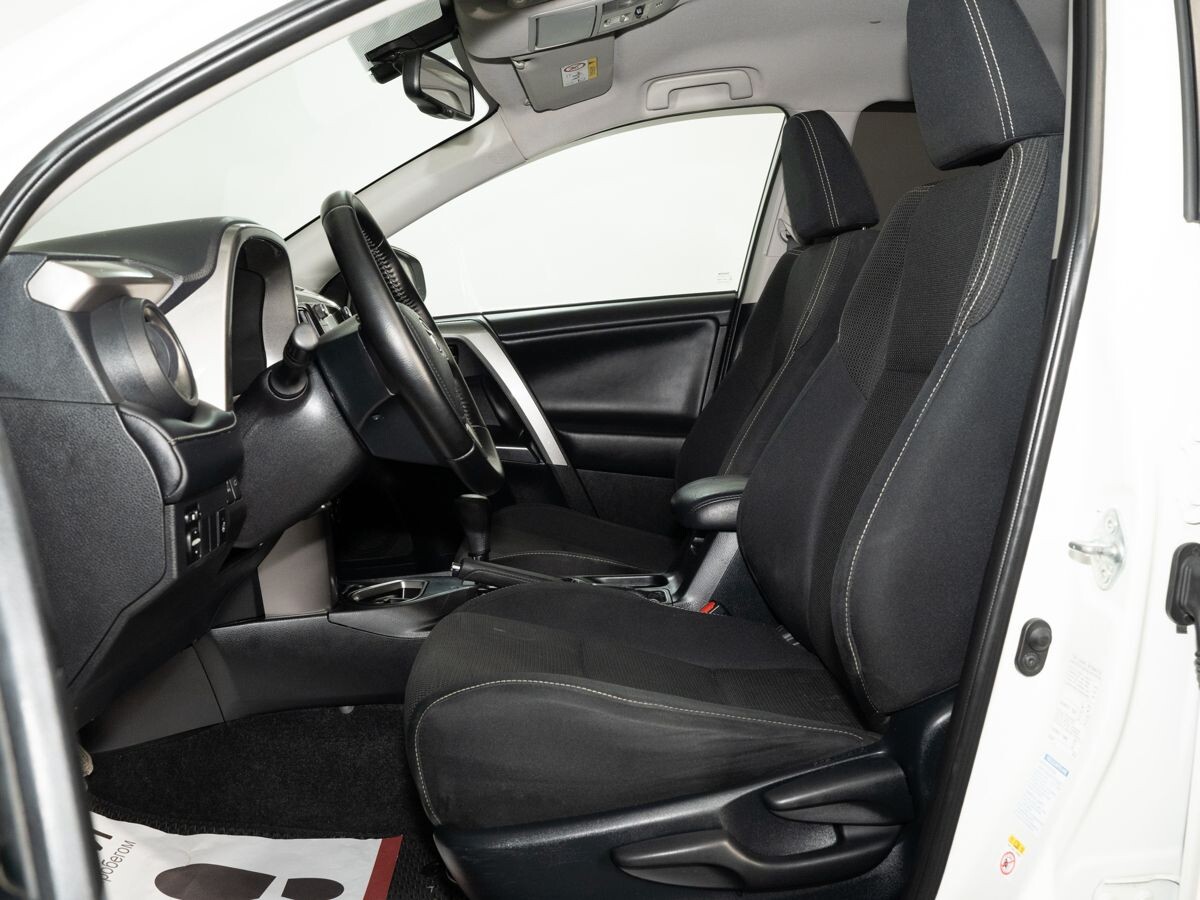 Toyota RAV4 2017 - фото автомобиля