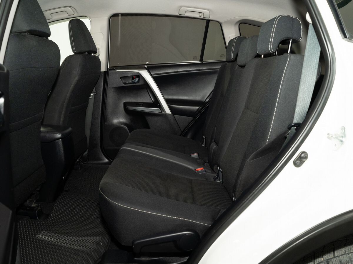 Toyota RAV4 2017 - фото автомобиля