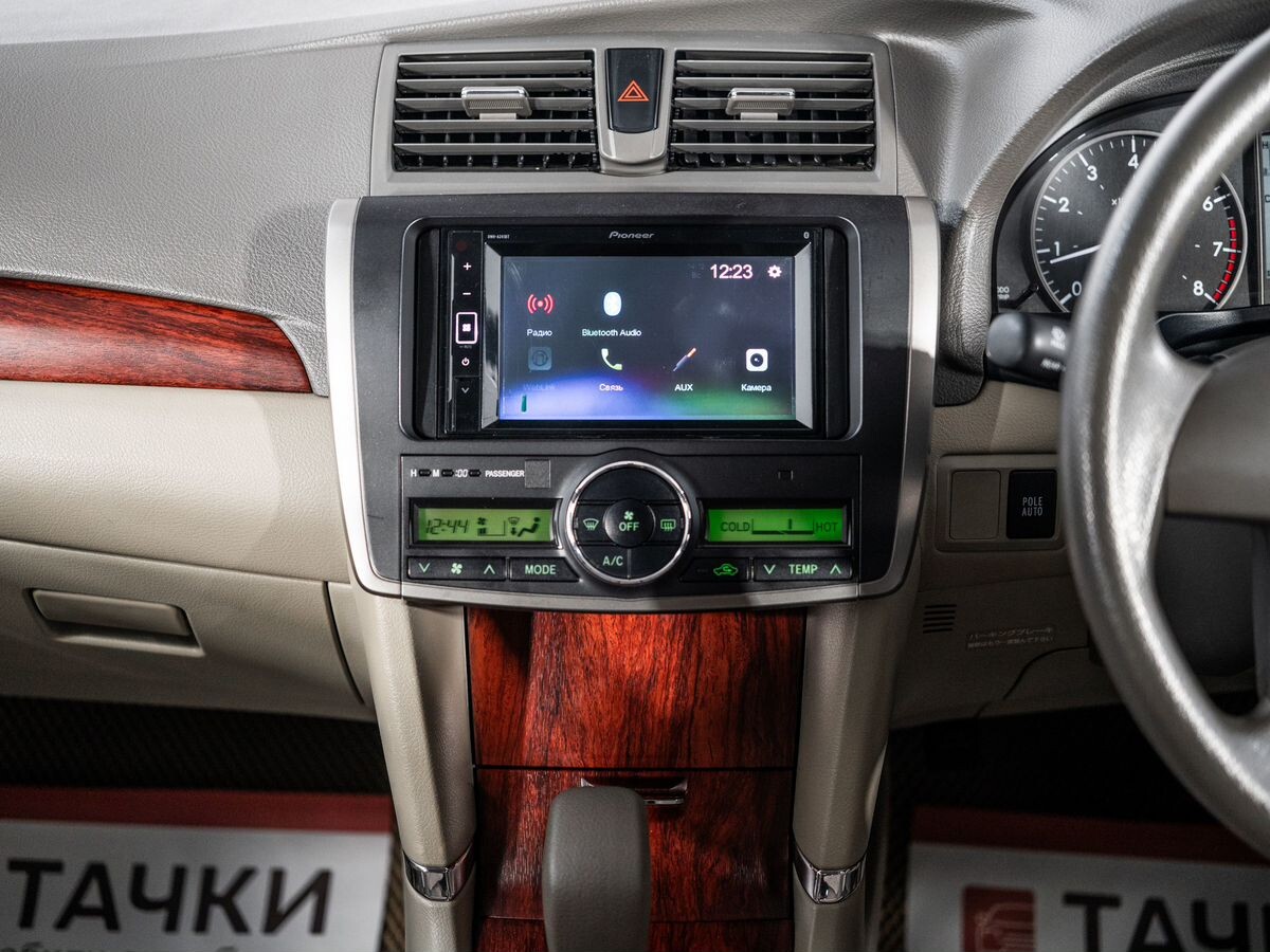 Toyota Premio 2010 - фото автомобиля