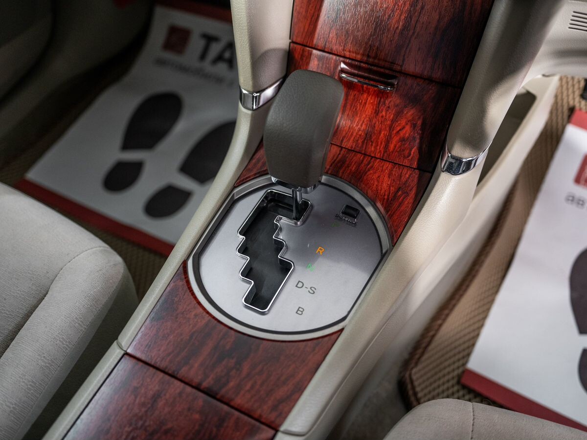 Toyota Premio 2010 - фото автомобиля