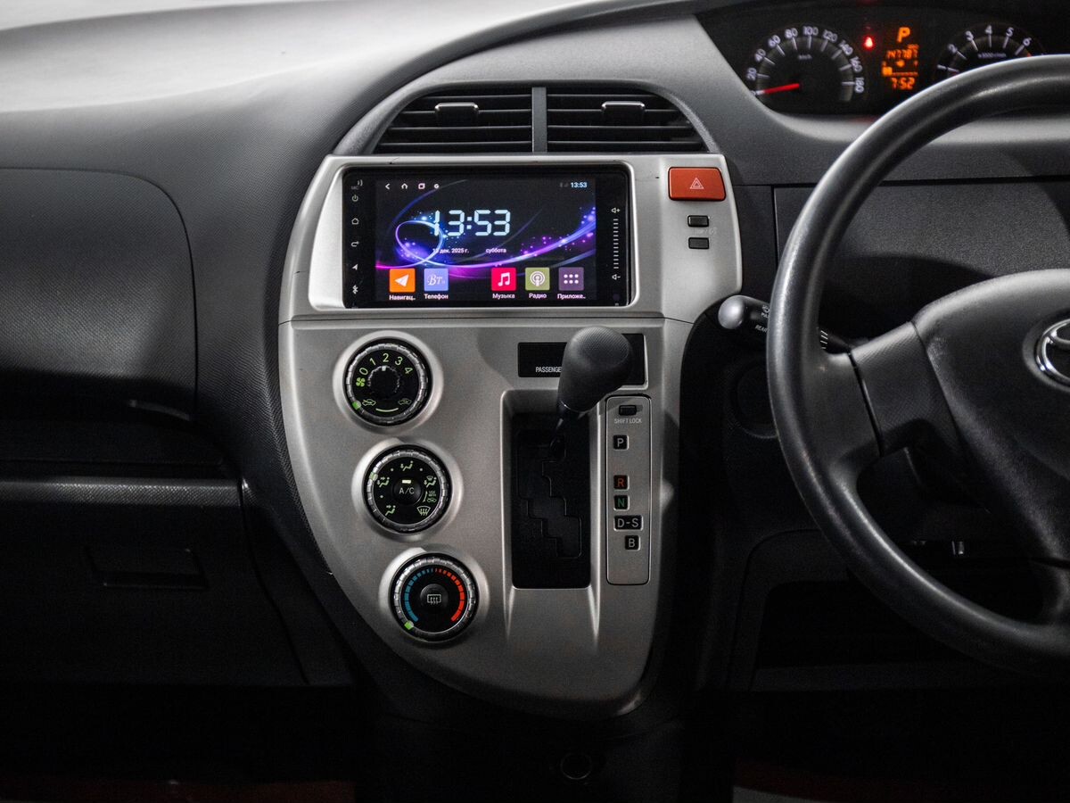 Toyota Ractis 2010 - фото автомобиля