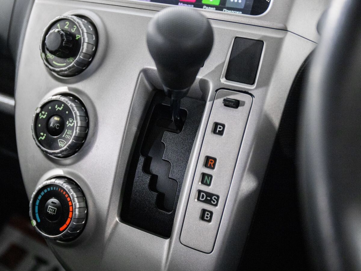 Toyota Ractis 2010 - фото автомобиля