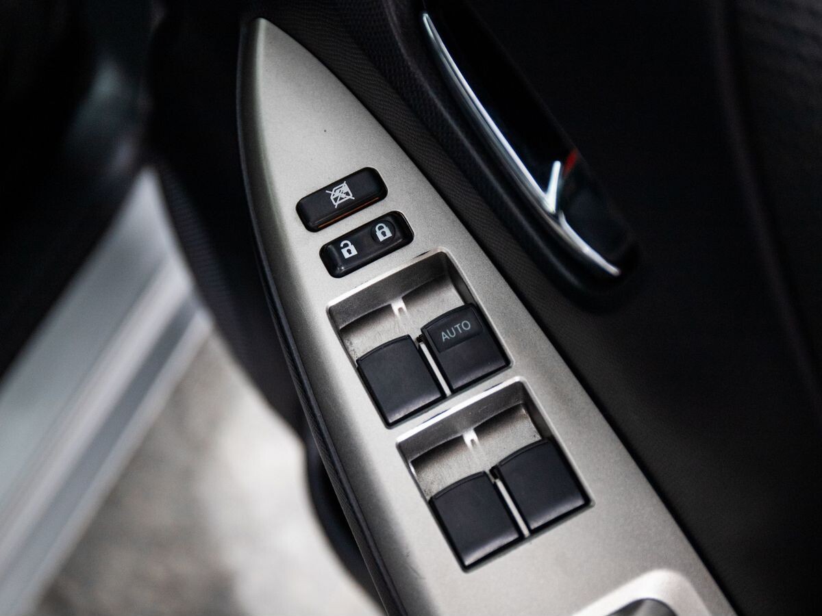 Toyota Ractis 2010 - фото автомобиля