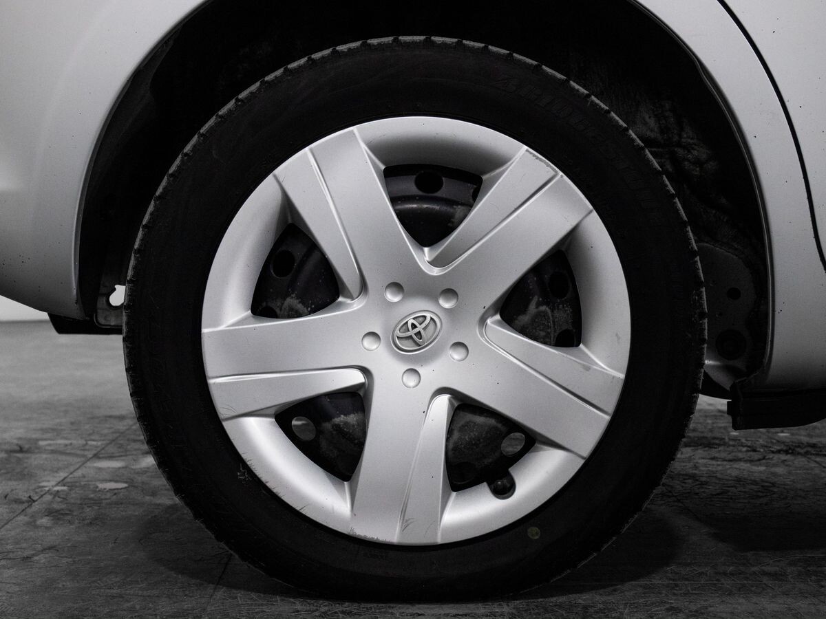 Toyota Ractis 2010 - фото автомобиля