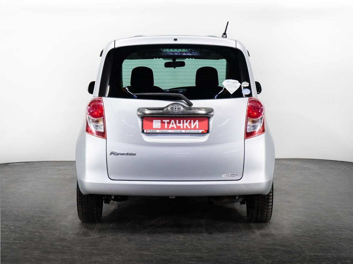Toyota Ractis 2010 - фото автомобиля