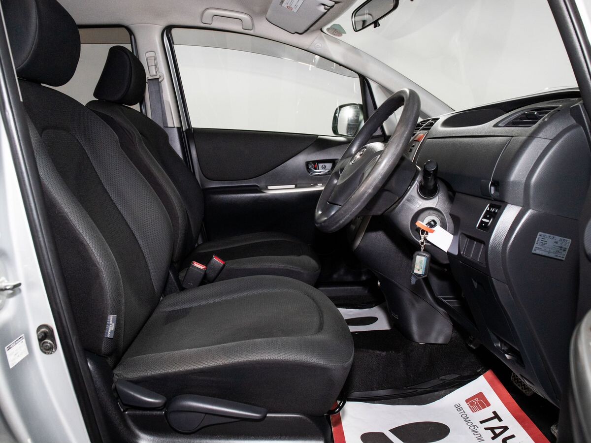 Toyota Ractis 2010 - фото автомобиля