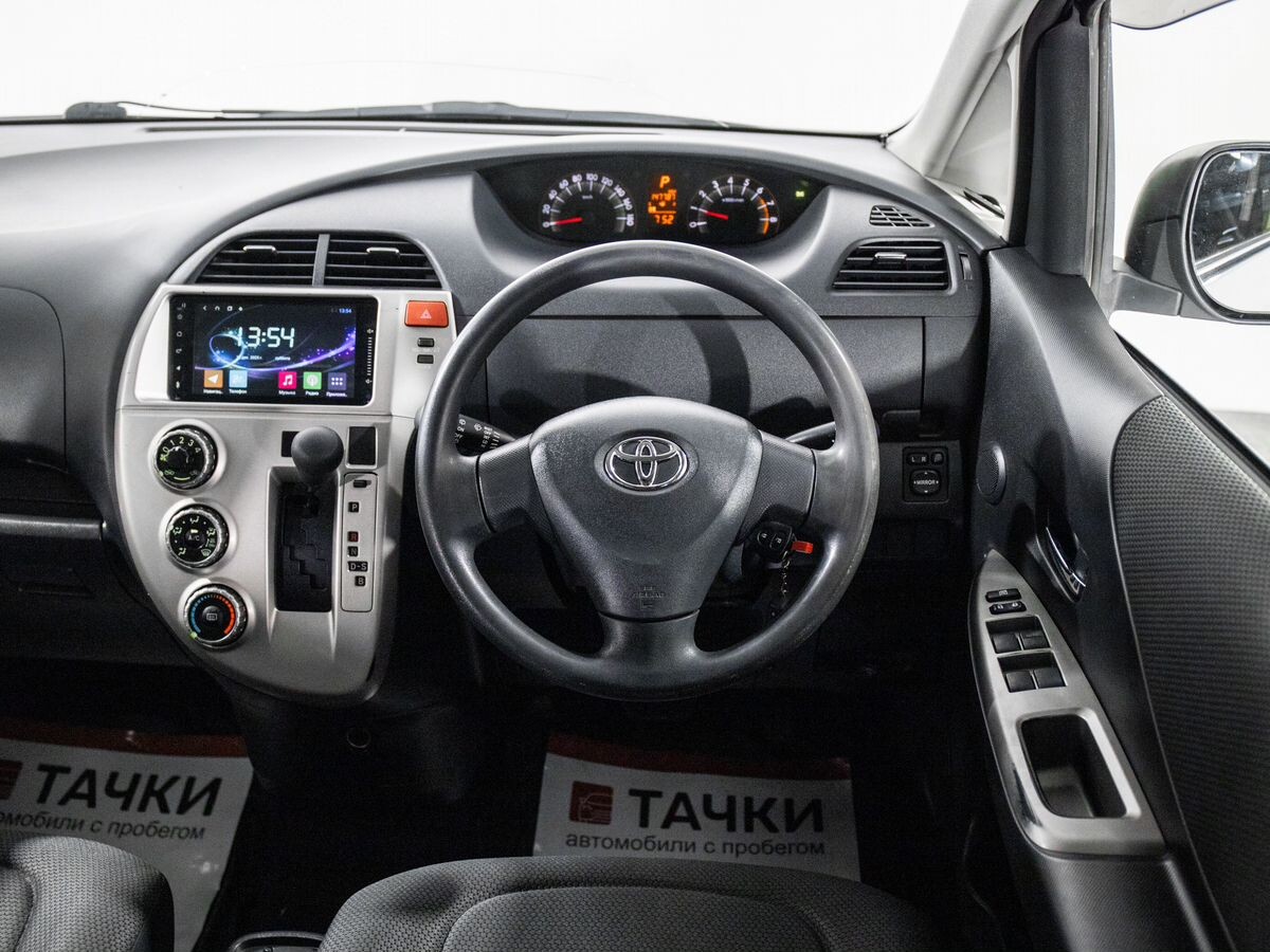 Toyota Ractis 2010 - фото автомобиля