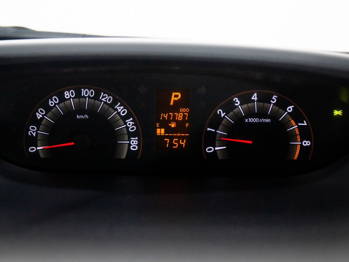 Toyota Ractis 2010 - фото автомобиля