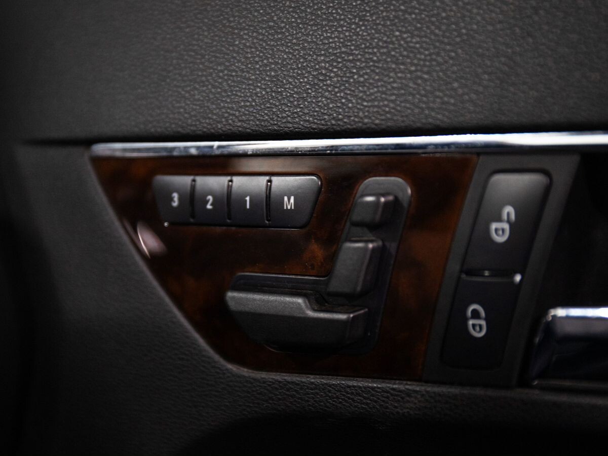 Mercedes-Benz E-Класс 2009 - фото автомобиля