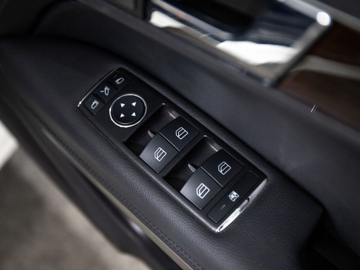 Mercedes-Benz E-Класс 2009 - фото автомобиля