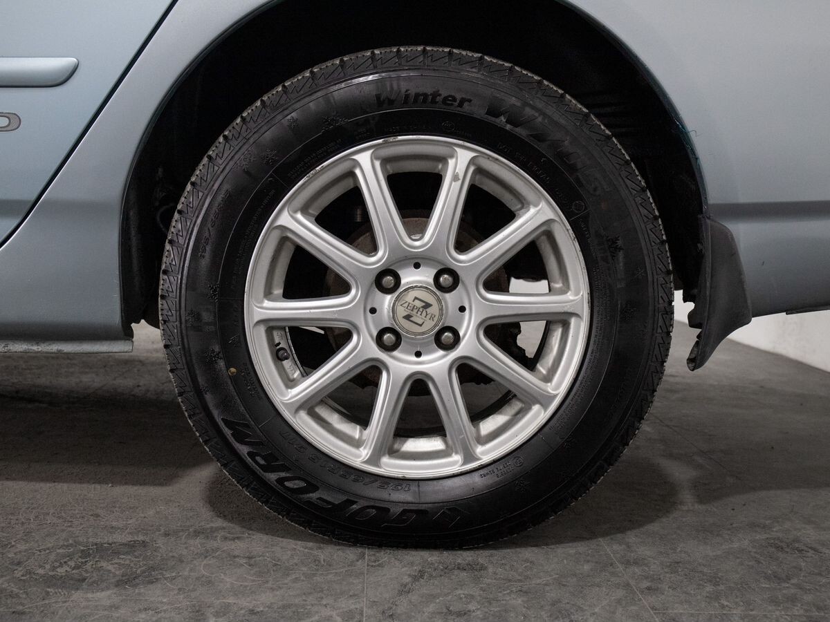 Toyota Corolla 2005 - фото автомобиля