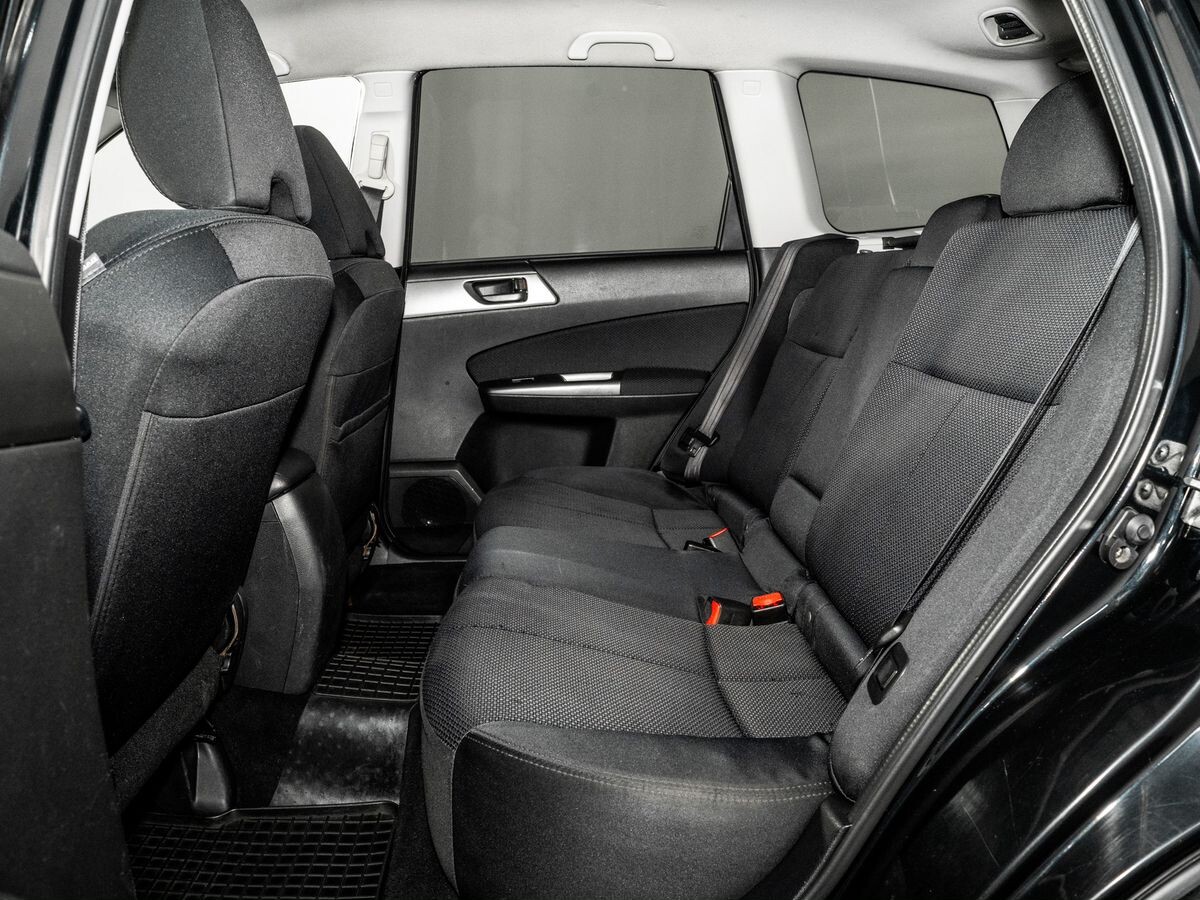 Subaru Forester 2012 - фото автомобиля