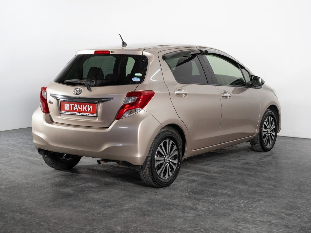 Toyota Vitz 2015 - фото автомобиля